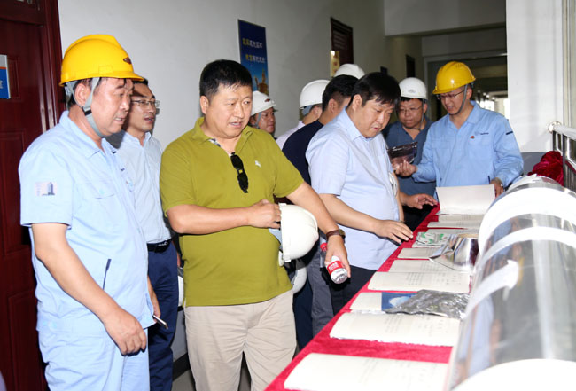 北京市昌平區(qū)經(jīng)信局副局長(zhǎng)徐連江、王加祥一行到萬(wàn)基鋁加工參觀考察