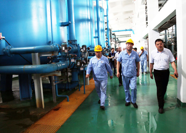 新安縣人大常委會(huì)副主任王保敏、副縣長(zhǎng)趙偉寧到萬(wàn)基控股集團(tuán)調(diào)研