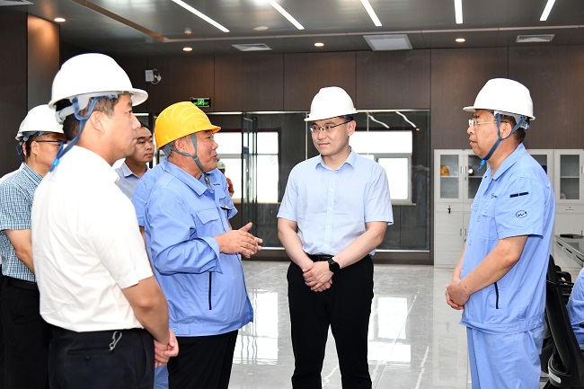 新安縣委書記、縣長(zhǎng)王智一行到萬(wàn)基控股集團(tuán)調(diào)研