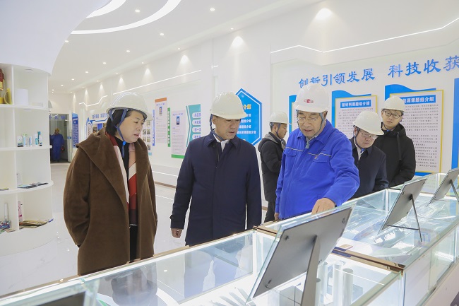 內蒙古霍林郭勒市委副書記、市長嵇海洋一行到萬基控股集團考察交流