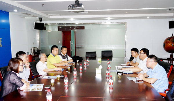 新加坡聯(lián)昌銀行業(yè)務主管曾順德一行到企業(yè)調(diào)研